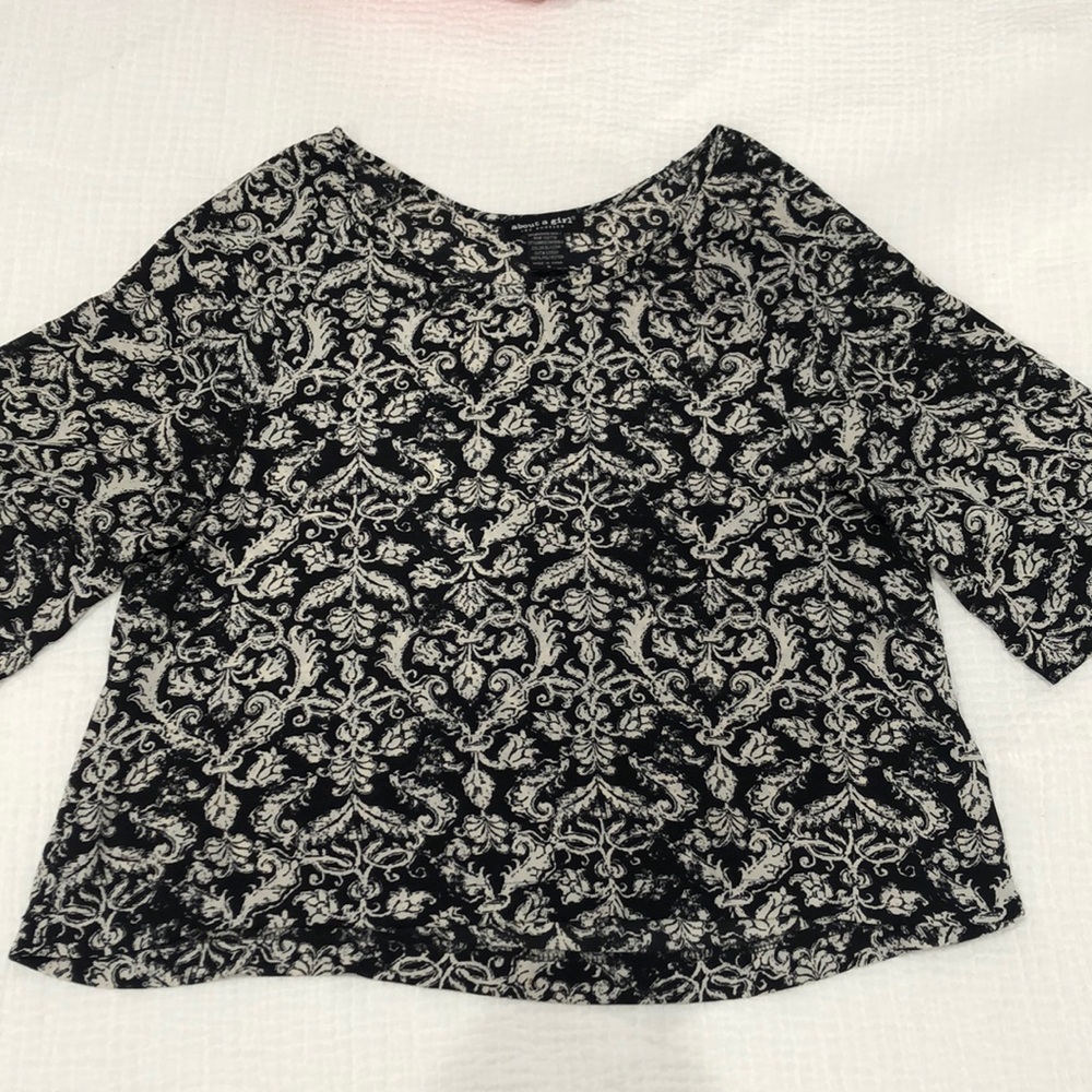 Flowy, Loose-Fit Formal /Casual B&W Patterned Top